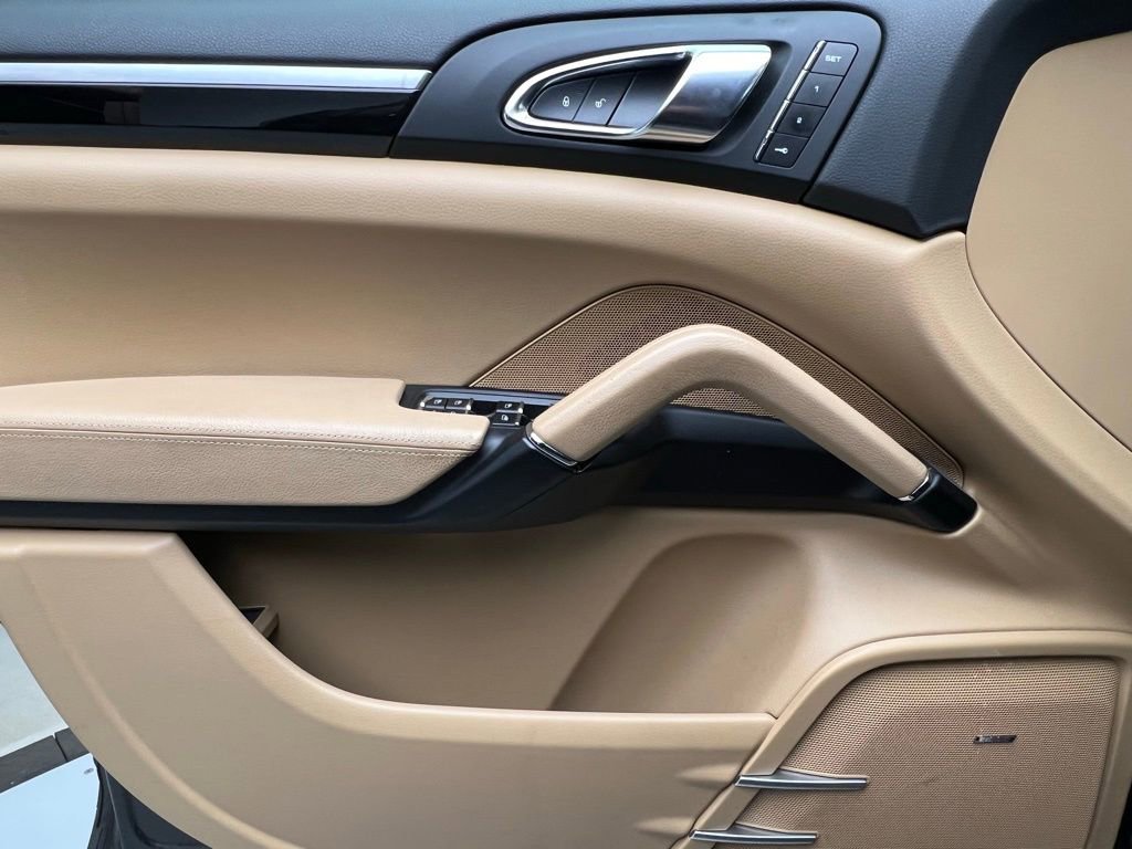 Certified 2018 Porsche Cayenne Platinum Edition image 20