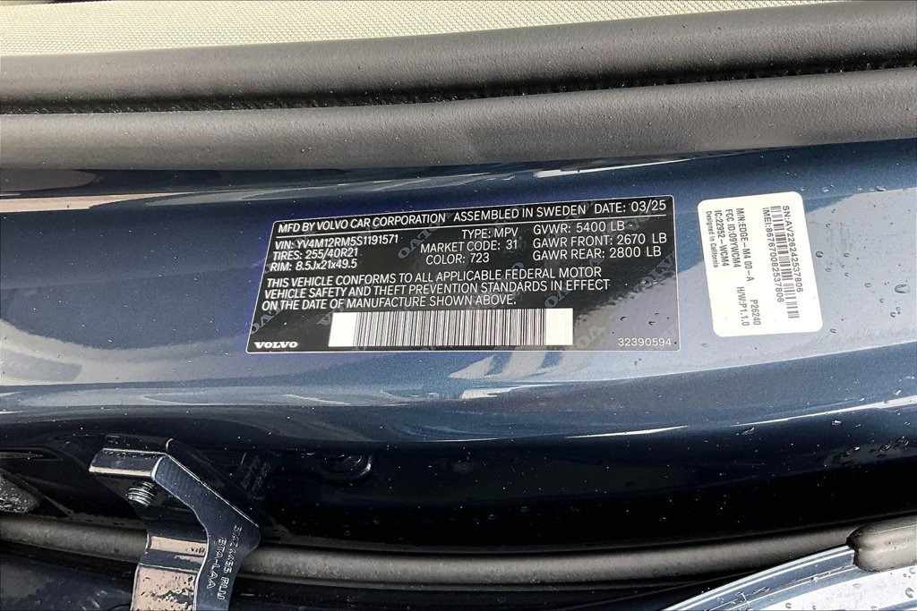 Certified 2025 Volvo XC60 B5 Ultra w/ Protection Package Premier AWD/4WD image 45
