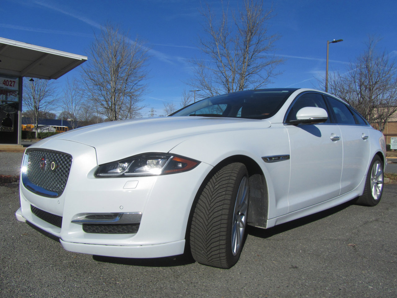 Used 2017 Jaguar XJ R-Sport image 7