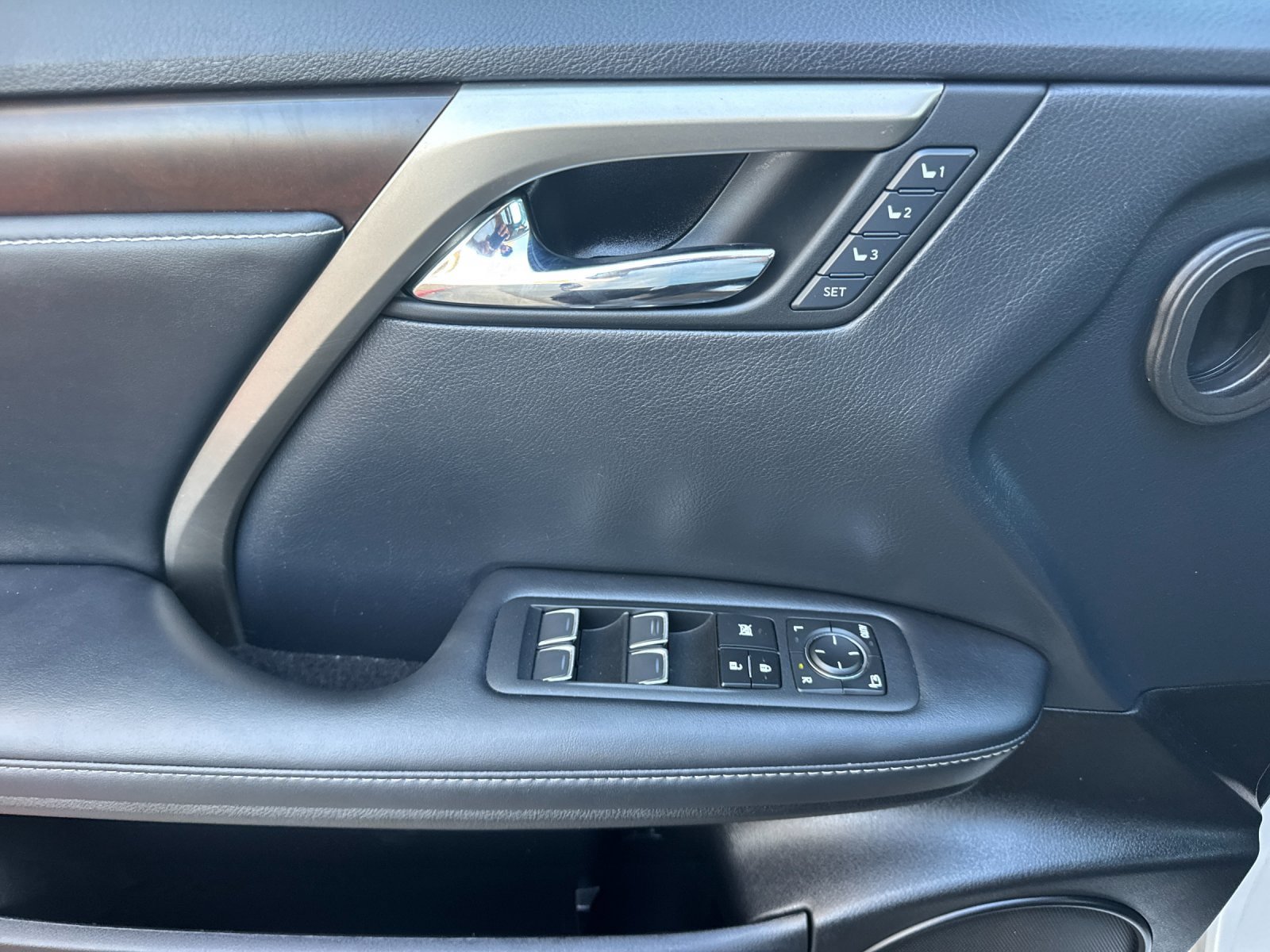 Used 2022 Lexus RX 450h AWD w/ Premium Package image 11