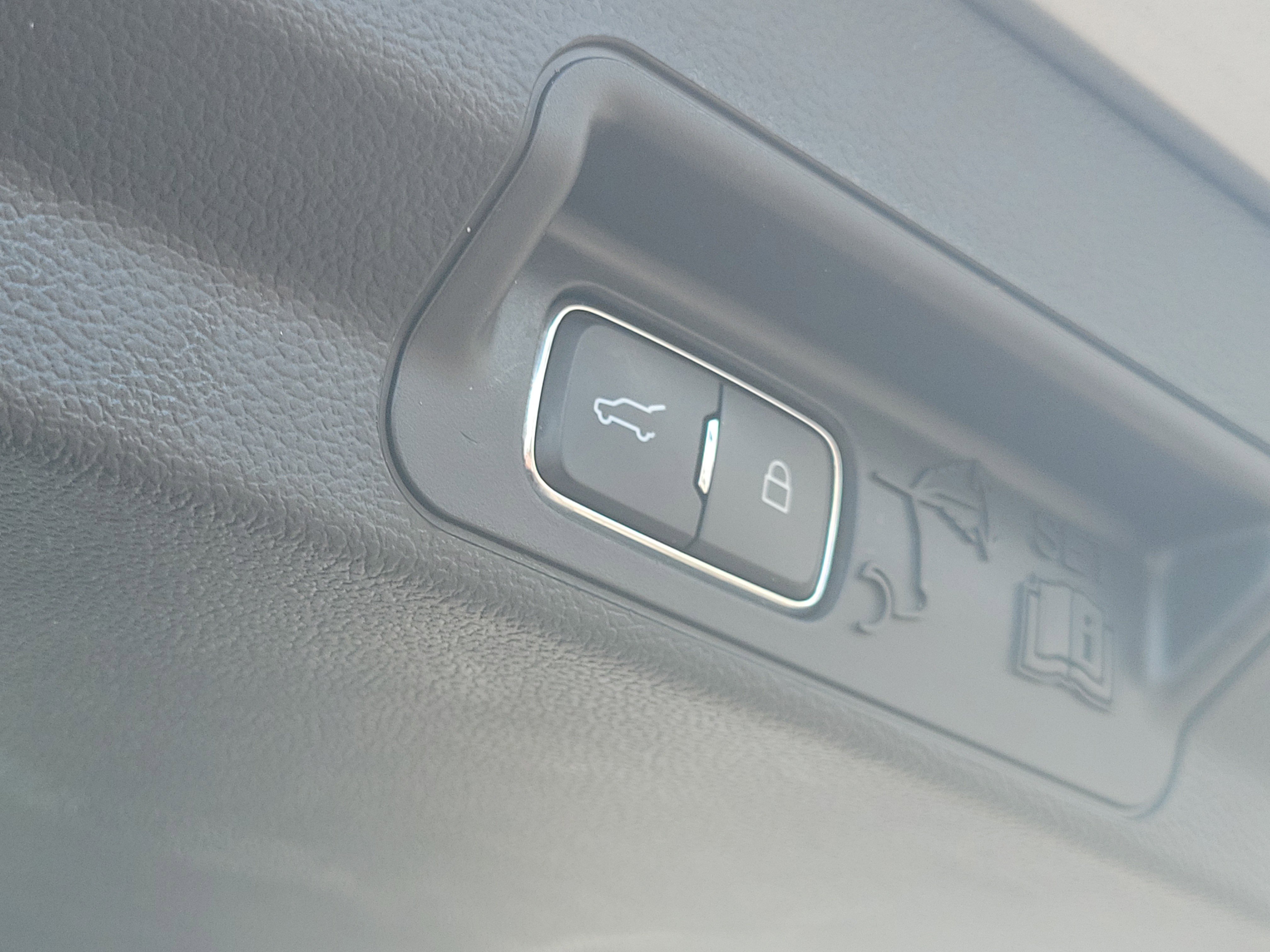 Used 2023 Ford Explorer XLT w/ Equipment Group 202A image 13