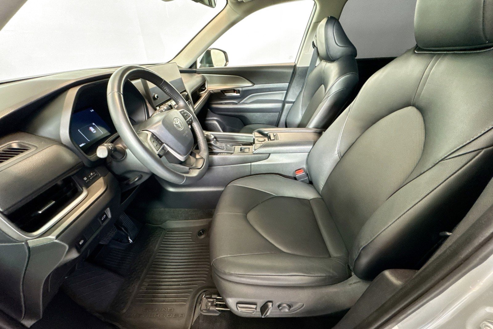 Used 2024 Toyota Grand Highlander AWD Hybrid image 19