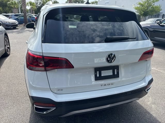 Used 2023 Volkswagen Taos SE w/ Panoramic Sunroof Package FWD image 12