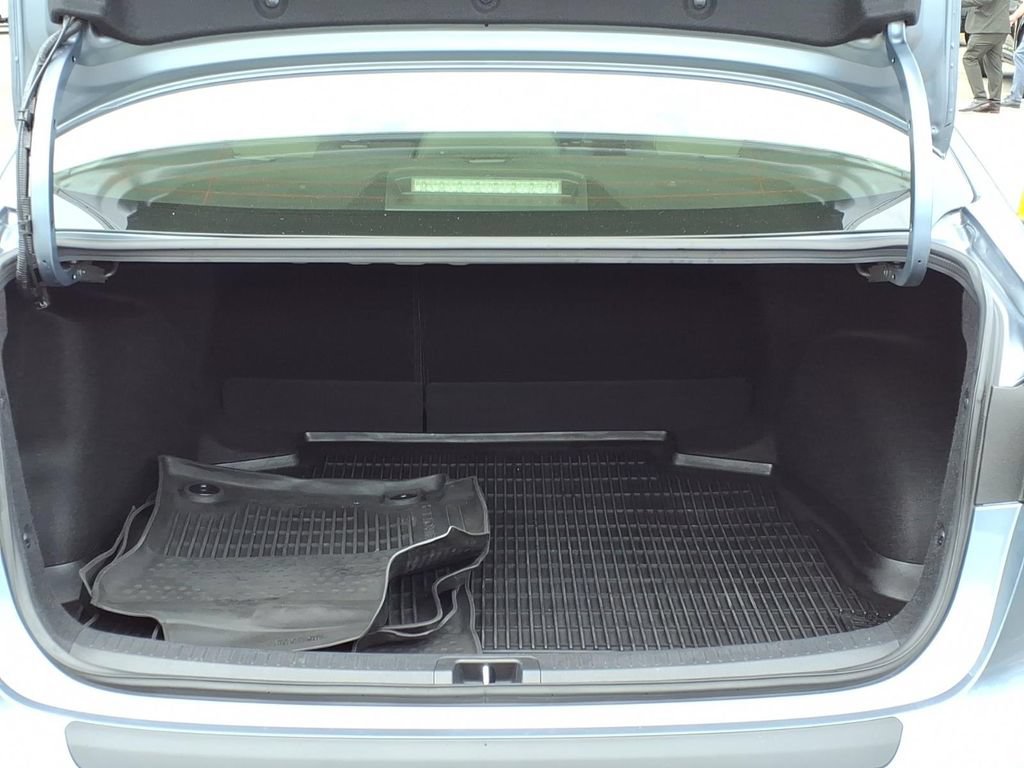 Used 2025 Toyota Corolla SE w/ Convenience Package FWD image 7