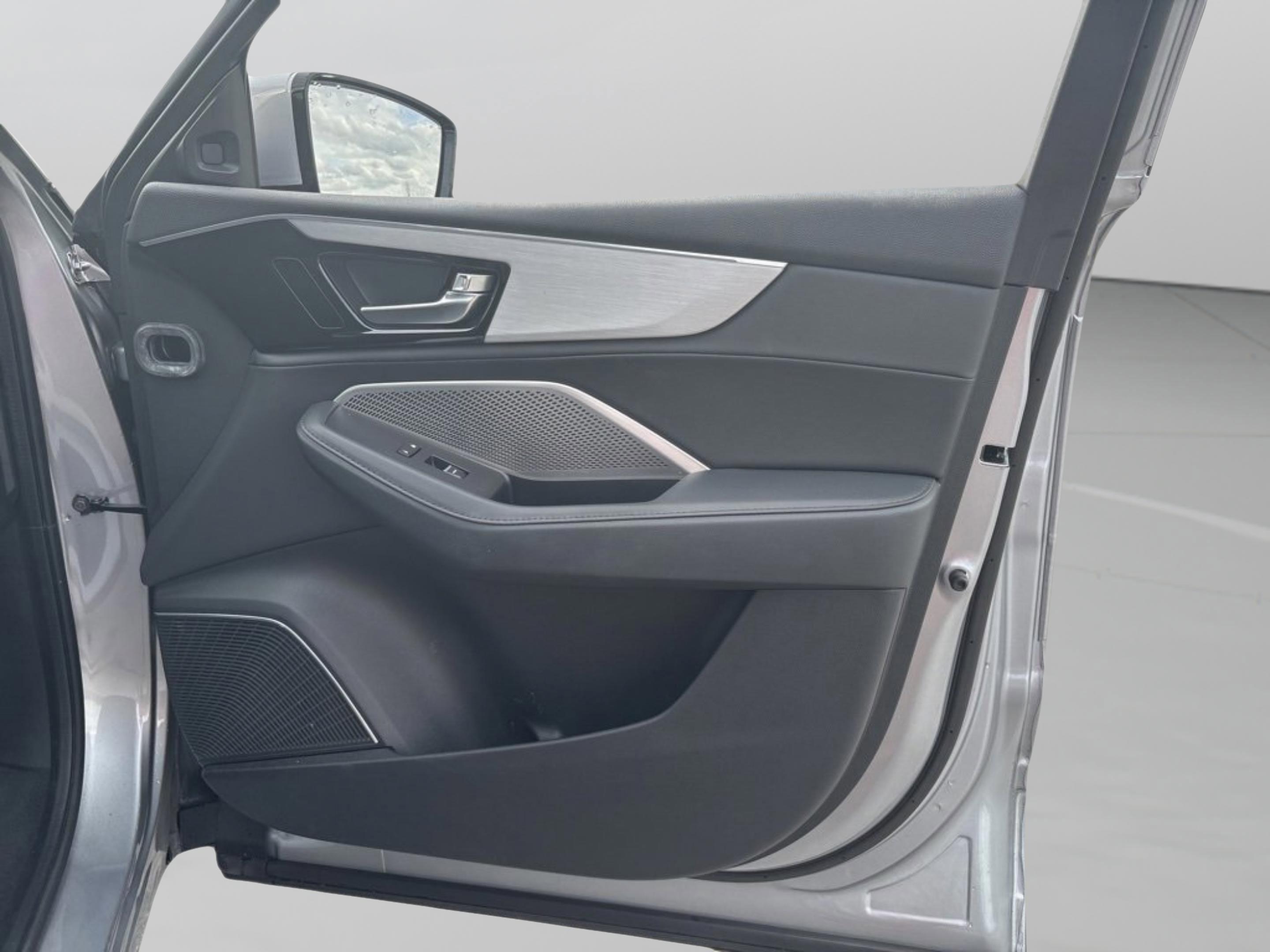 Used 2023 Acura MDX FWD image 27