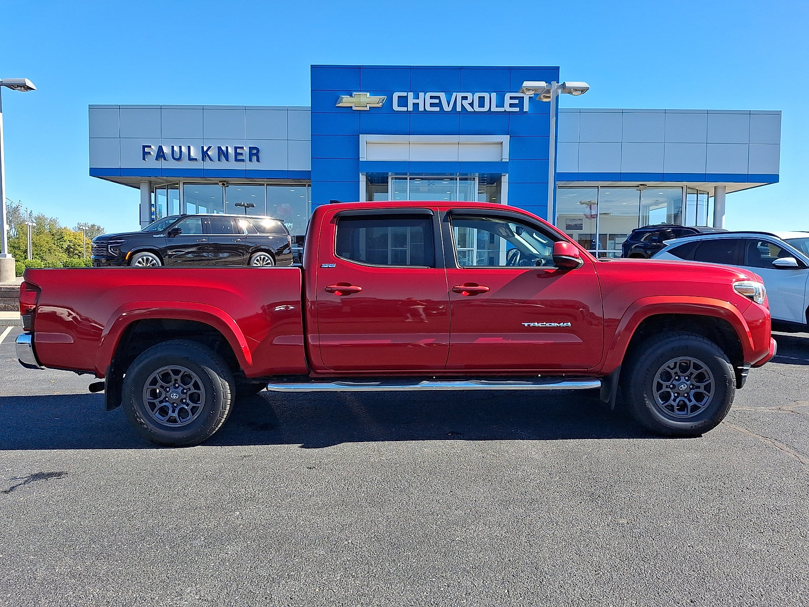 Used 2018 Toyota Tacoma SR5 AWD/4WD image 7
