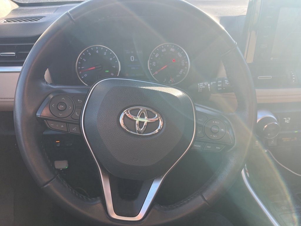 Used 2021 Toyota RAV4 XLE Premium image 5