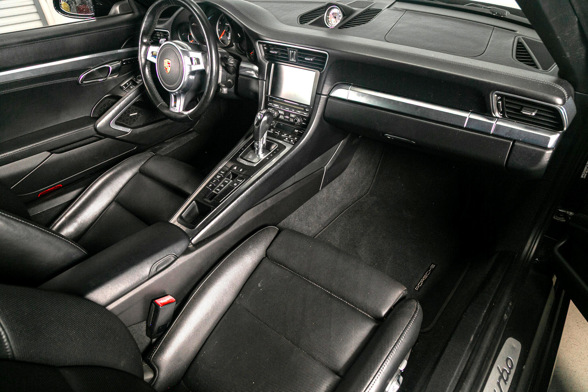 Used 2015 Porsche 911 Turbo image 25