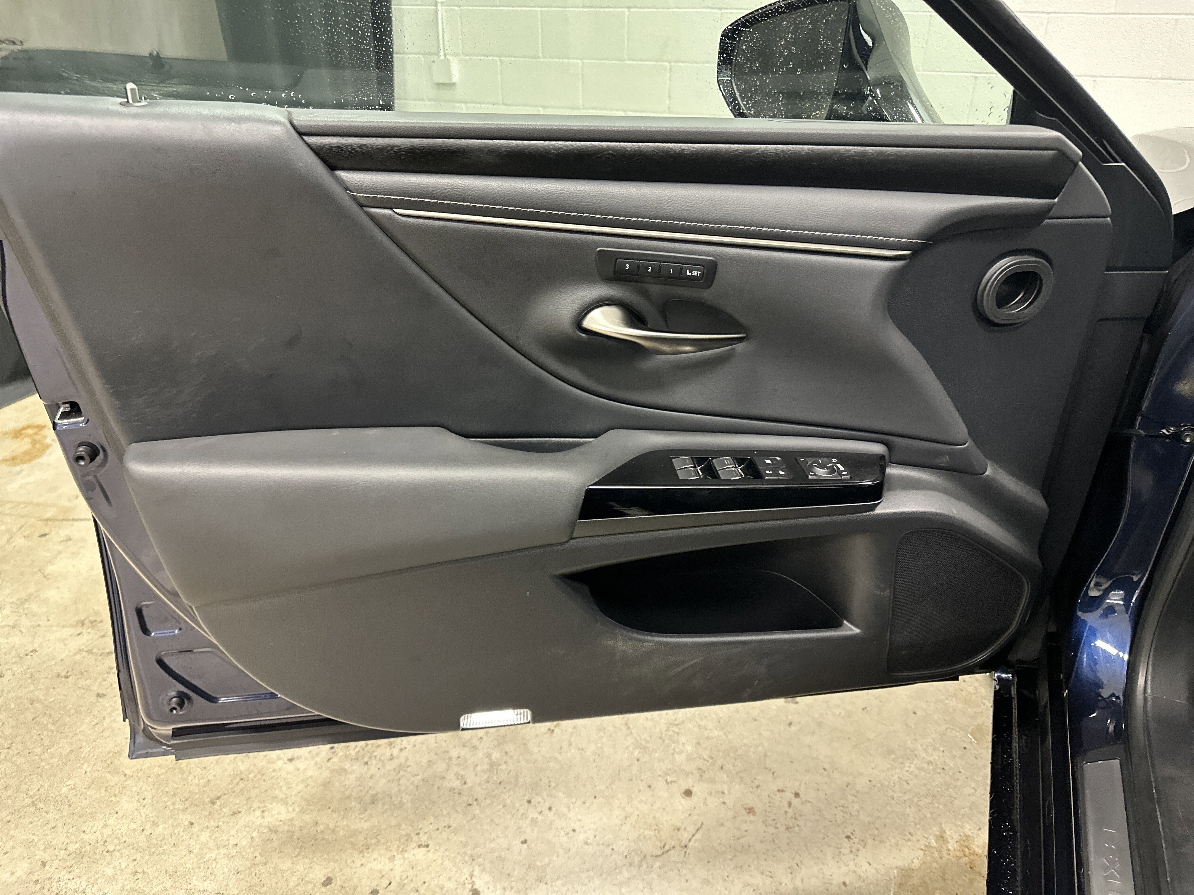 Used 2023 Lexus ES 350 w/ Premium Package image 14