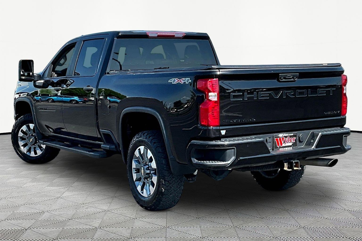 Used 2023 Chevrolet Silverado 2500 Custom w/ Custom Value Package AWD/4WD image 4