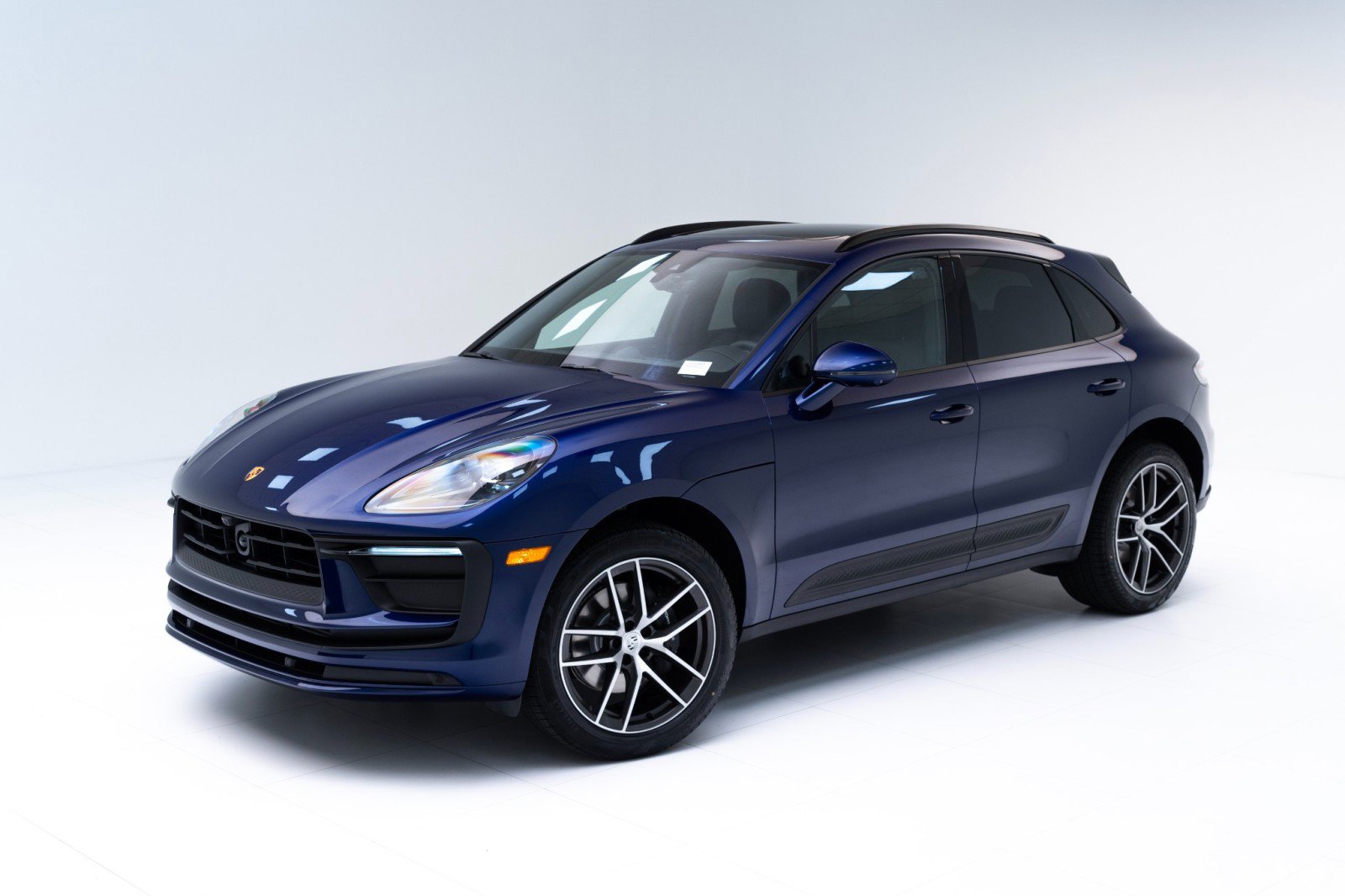 New 2025 Porsche Macan image 1