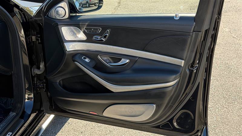 Used 2015 Mercedes-Benz S 63 AMG 4MATIC Sedan image 34