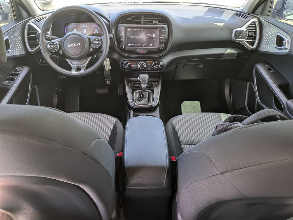 Certified 2025 Kia Soul LX w/ LX Technology Package FWD image 14