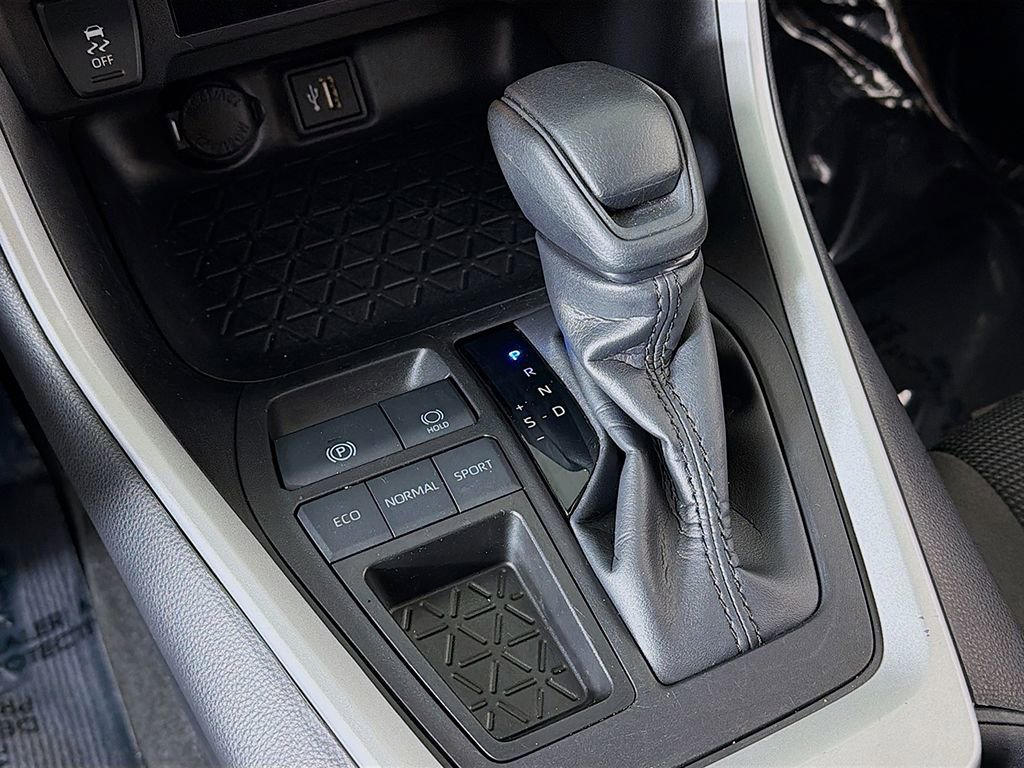 Used 2025 Toyota RAV4 LE image 33