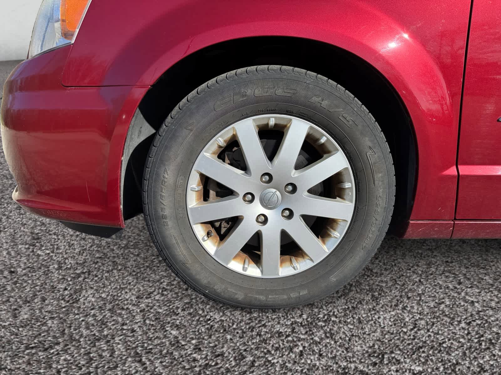 Used 2013 Chrysler Town & Country Touring image 14