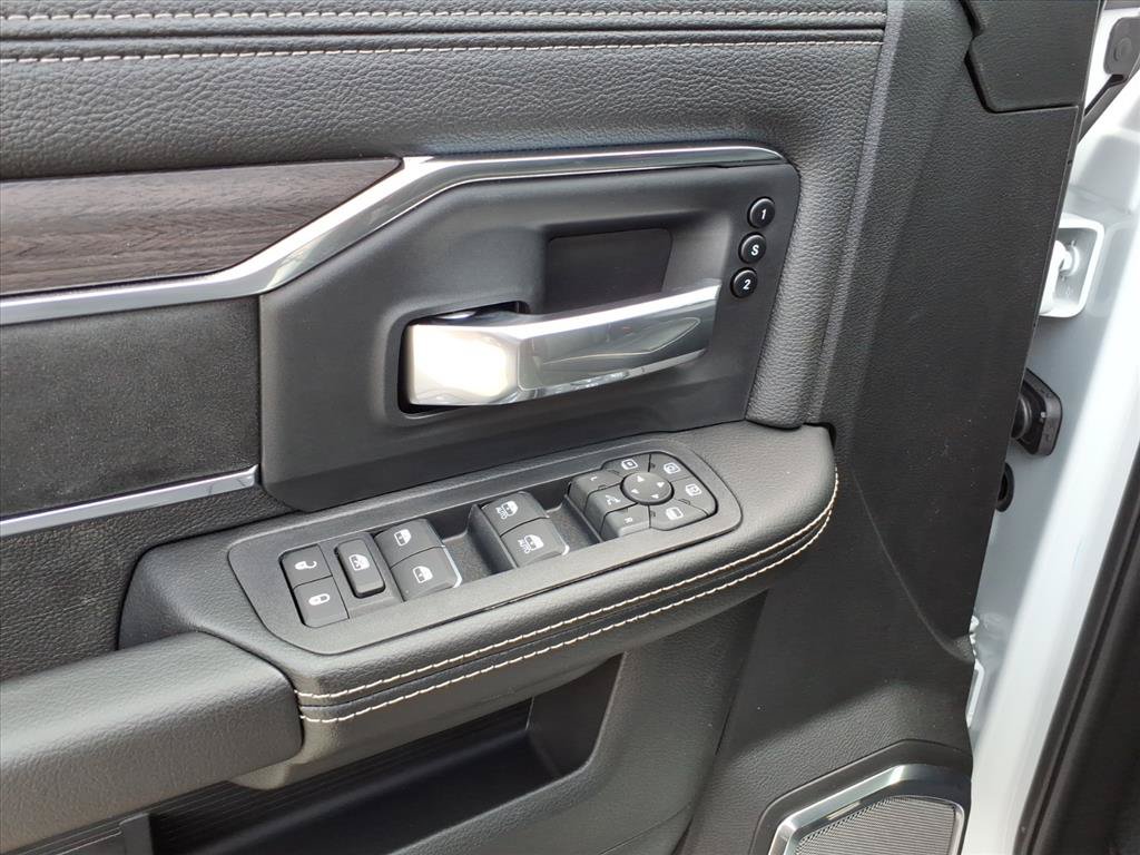 New 2026 RAM 2500 Laramie AWD/4WD image 18