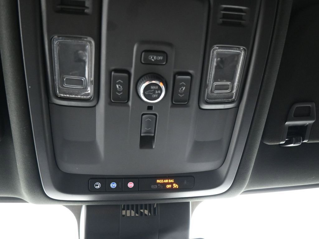 Used 2025 GMC Yukon XL Denali AWD/4WD image 19