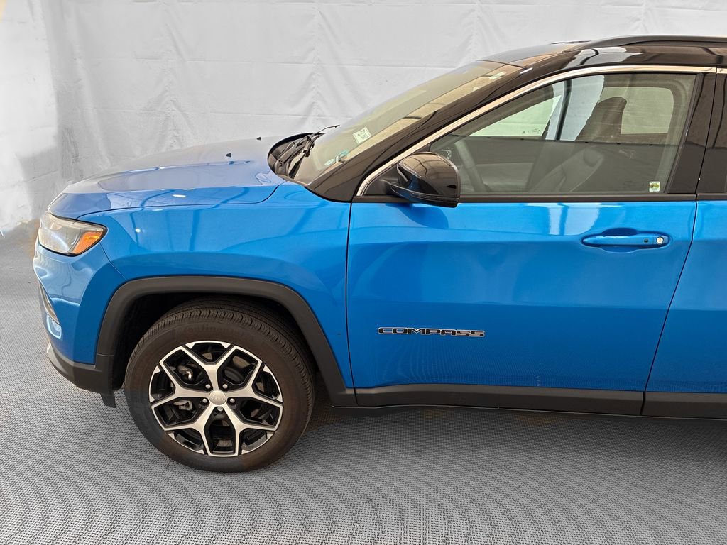 Used 2024 Jeep Compass Limited AWD/4WD image 3