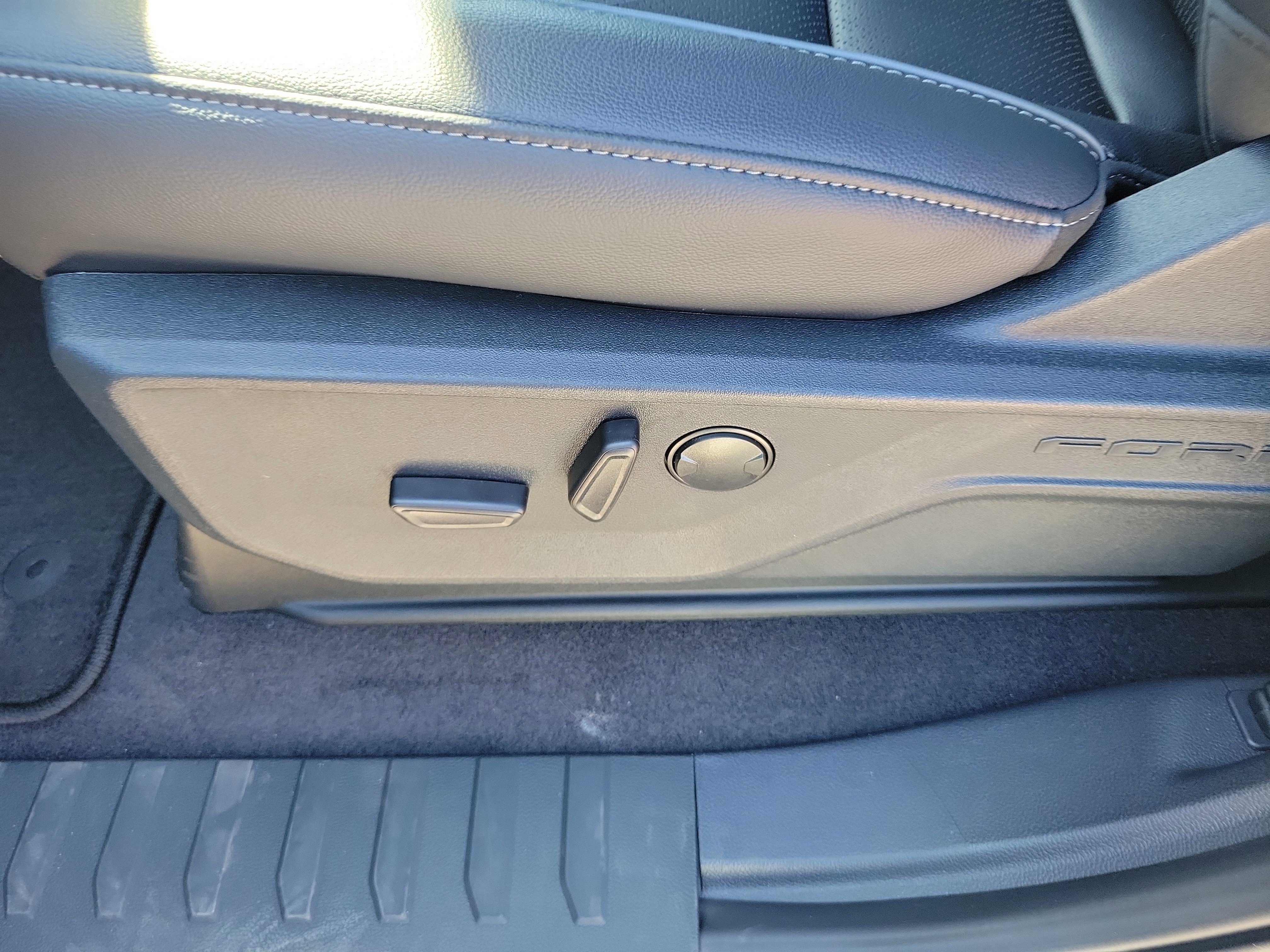 New 2025 Ford F150 Lariat w/ Equipment Group 501A Mid image 17