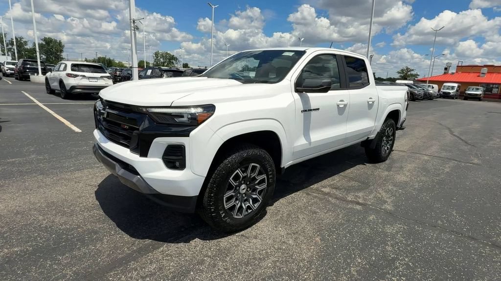 Used 2025 Chevrolet Colorado Z71 AWD/4WD image 4