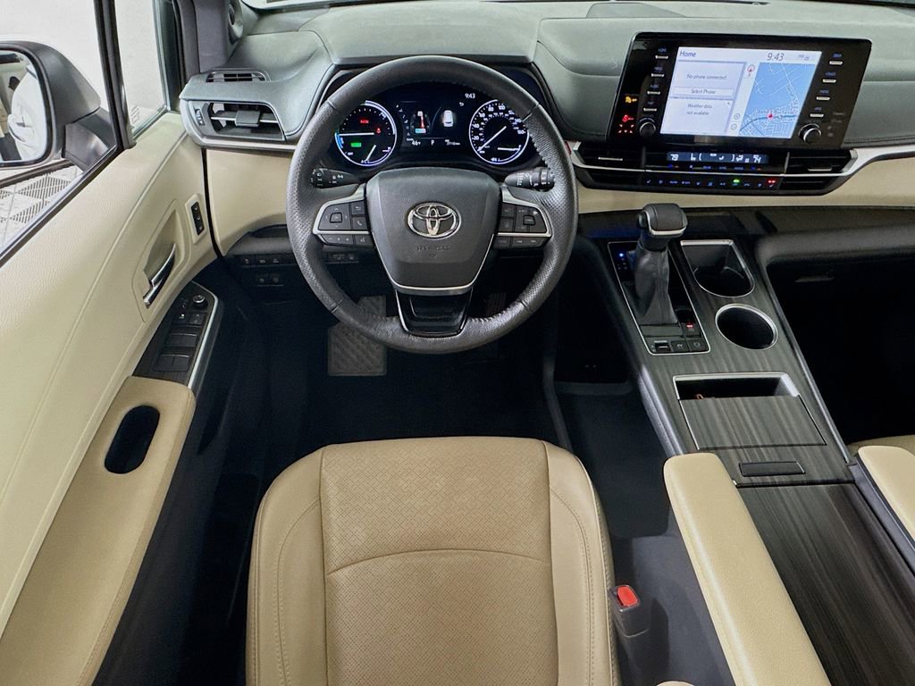 Used 2021 Toyota Sienna Limited image 23