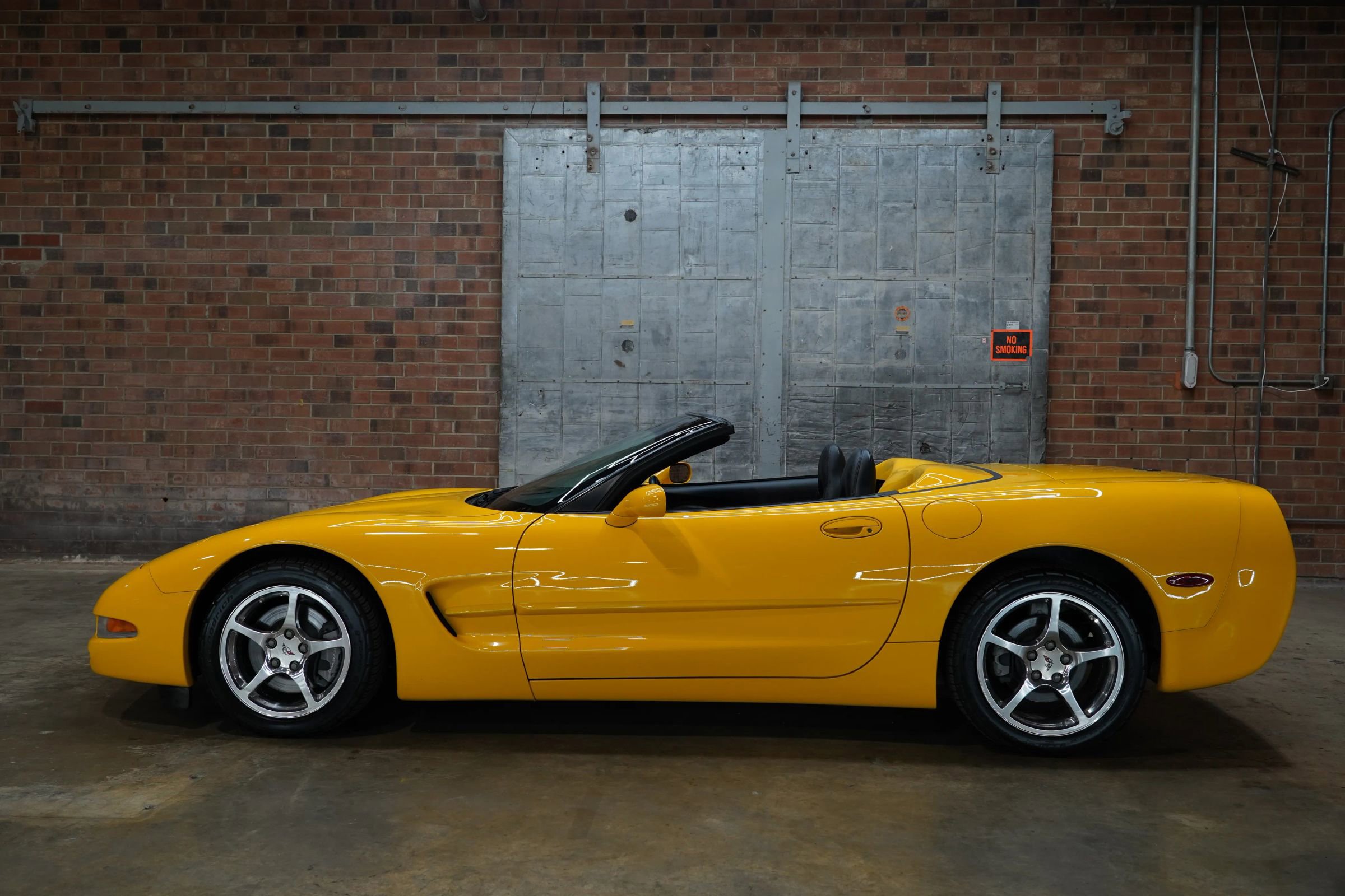 Used 2002 Chevrolet Corvette Coupe w/ Preferred Equipment Group2 RWD image 38