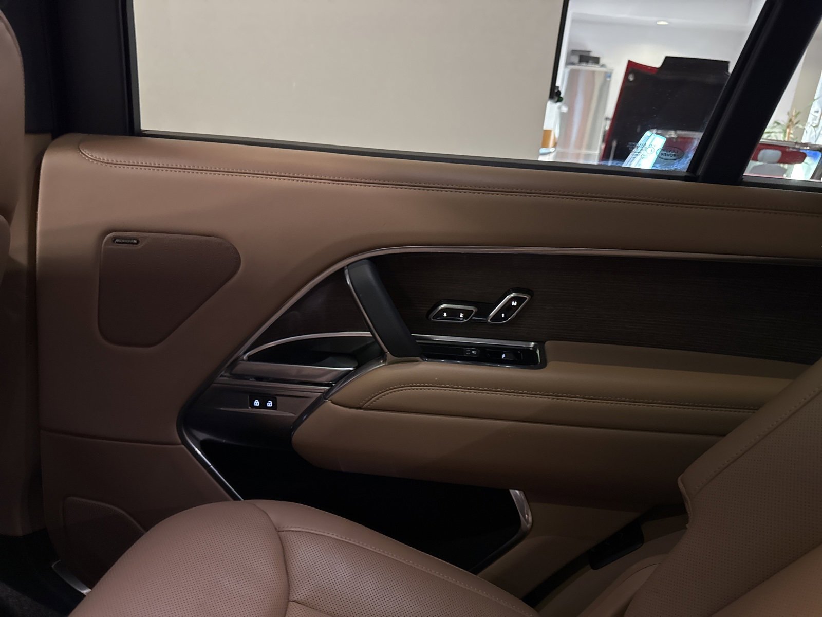 Used 2025 Land Rover Range Rover Long Wheelbase SE image 20