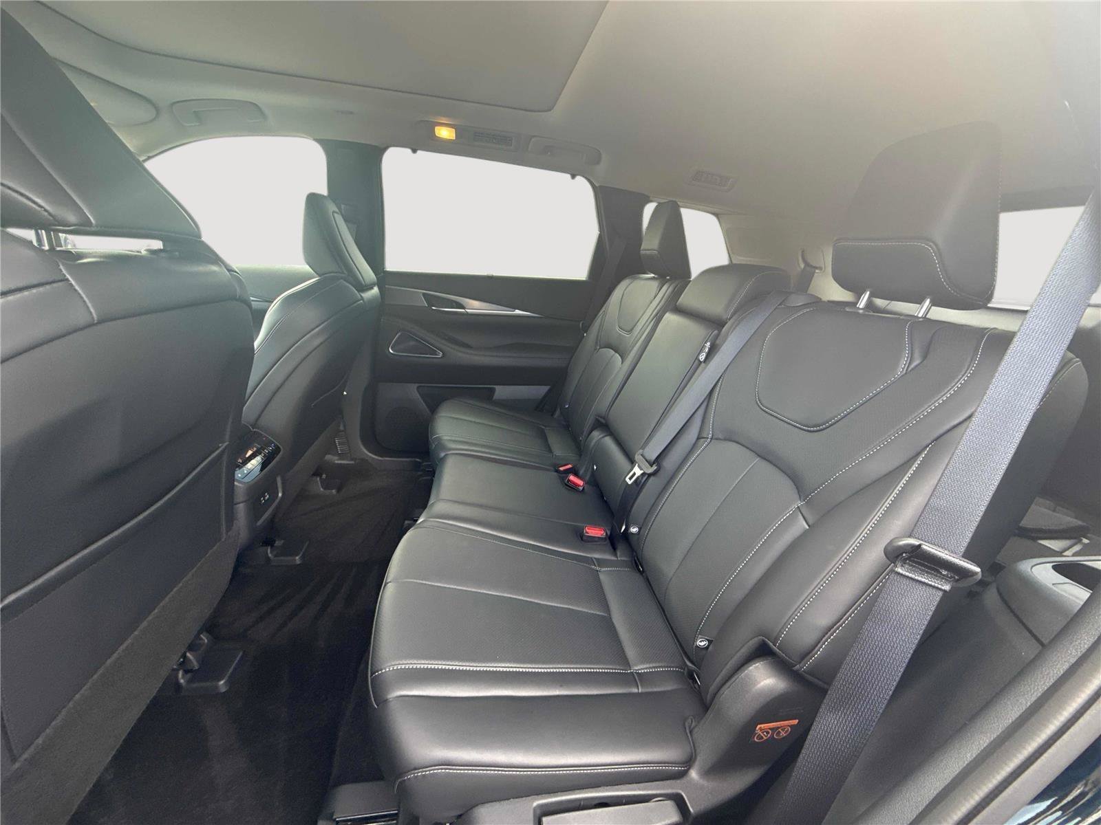Used 2025 INFINITI QX60 Luxe w/ Cargo Package FWD image 12