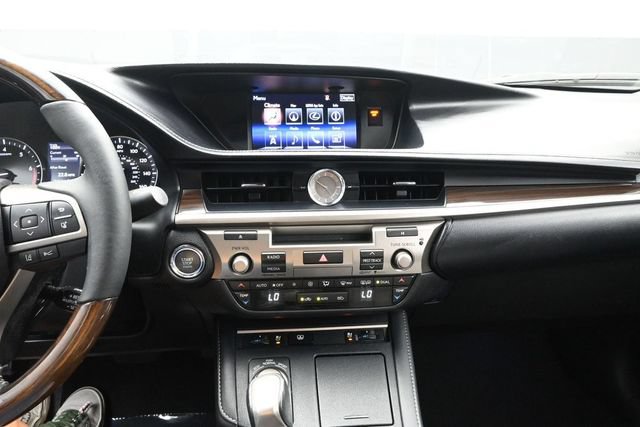 Used 2016 Lexus ES 350 w/ Luxury Package w/Wood Trim FWD image 13