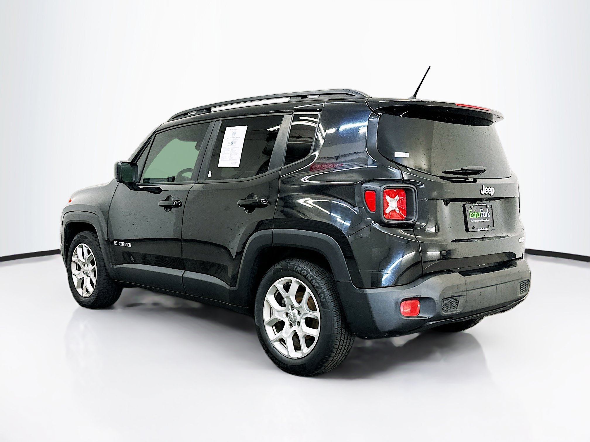 Used 2015 Jeep Renegade Latitude FWD image 5