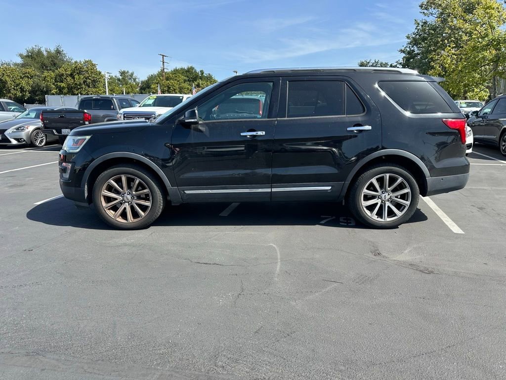 Used 2017 Ford Explorer Limited w/ Equipment Group 301A AWD/4WD image 2