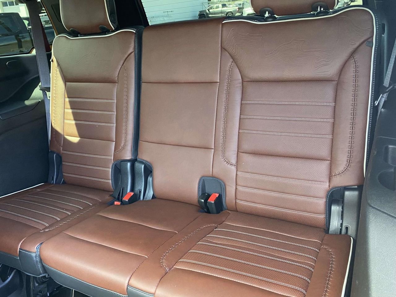 Used 2023 GMC Yukon Denali Ultimate AWD/4WD image 13