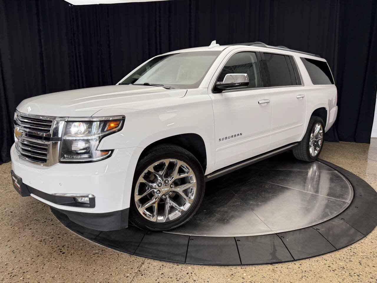 Used 2017 Chevrolet Suburban Premier AWD/4WD image 2