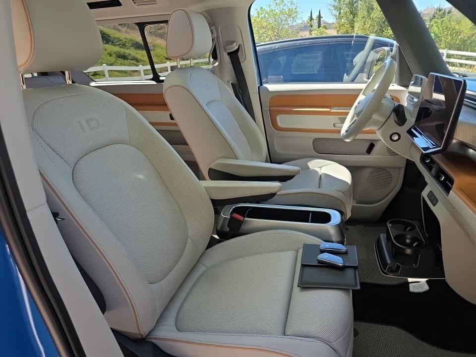 Used 2025 Volkswagen ID. Buzz Pro S Plus AWD/4WD image 5