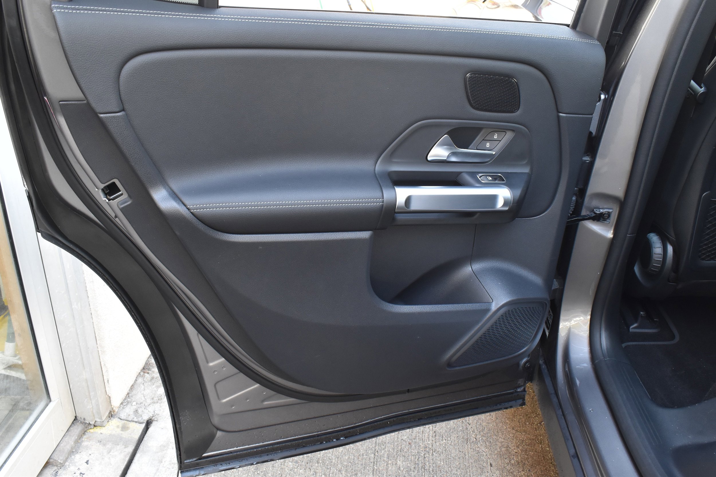 Used 2022 Mercedes-Benz EQB 350 4MATIC image 25