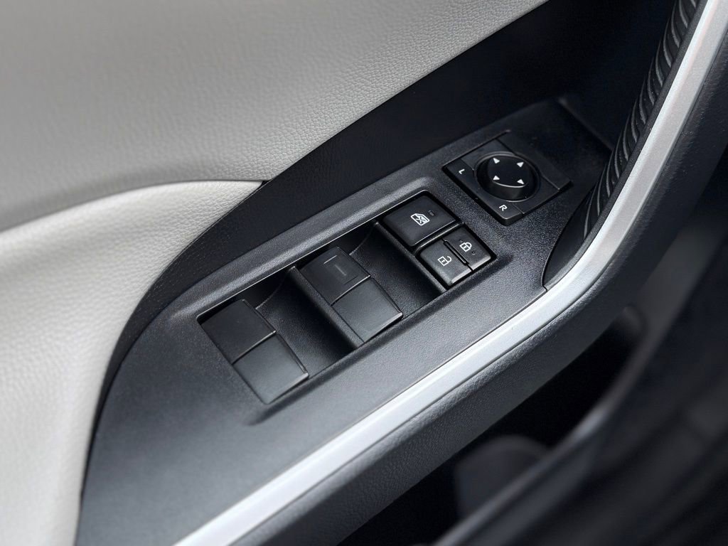 Used 2020 Toyota RAV4 XLE image 21