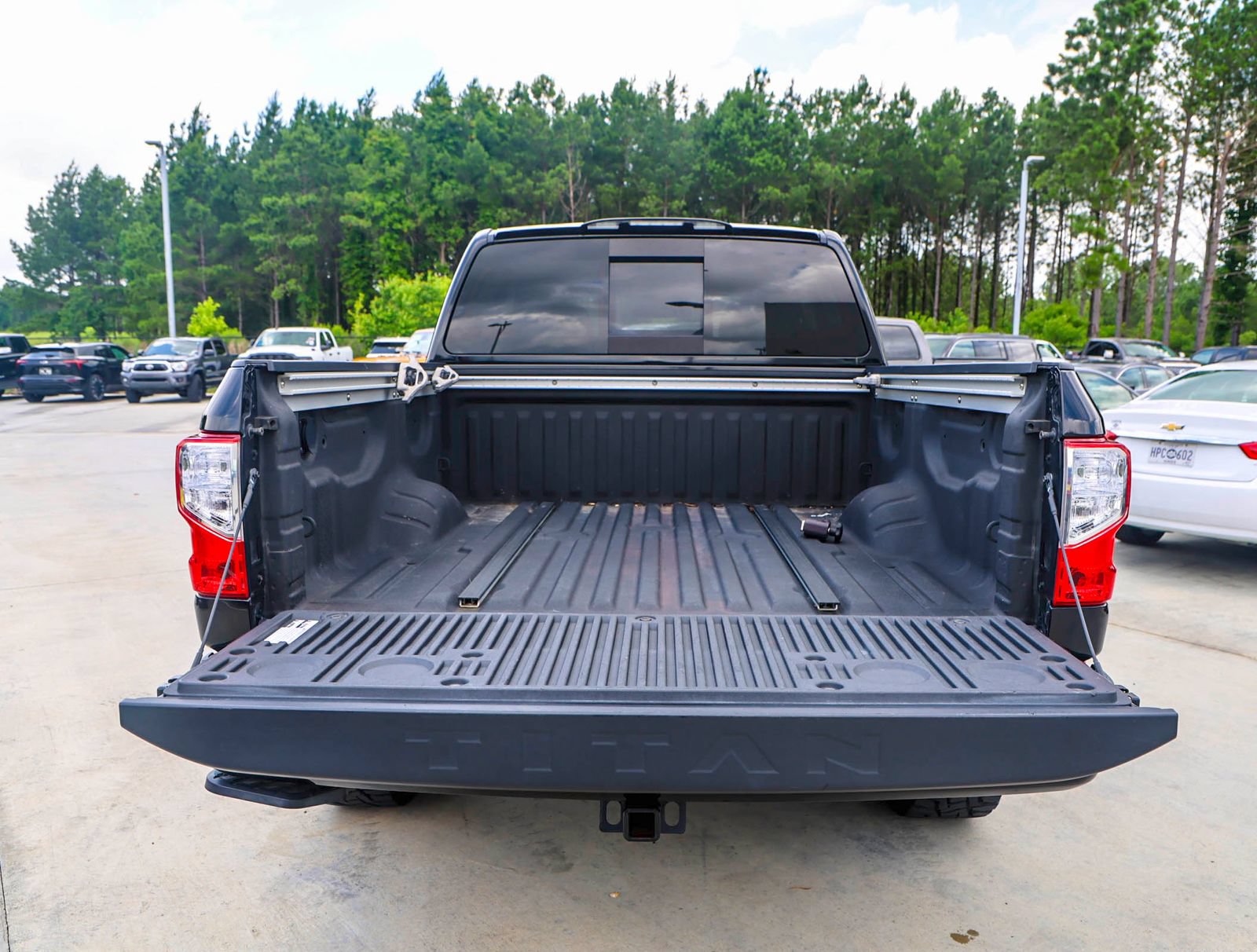 Used 2021 Nissan Titan SV w/ SV Convenience Package AWD/4WD image 7