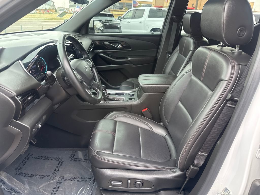 Used 2023 Chevrolet Traverse RS image 9