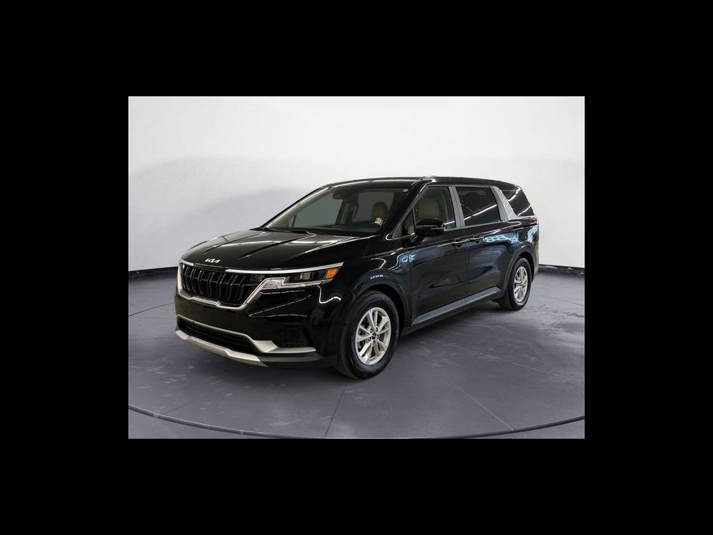 Used 2024 Kia Carnival LX FWD image 2