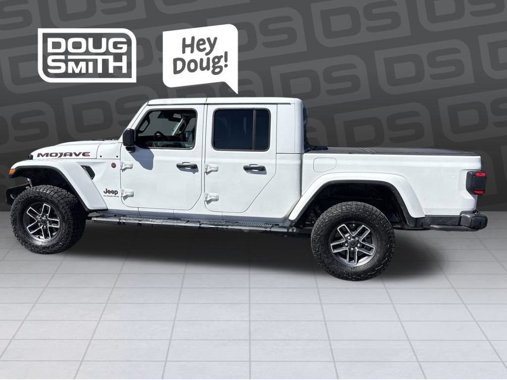 Used 2025 Jeep Gladiator Mojave AWD/4WD image 2