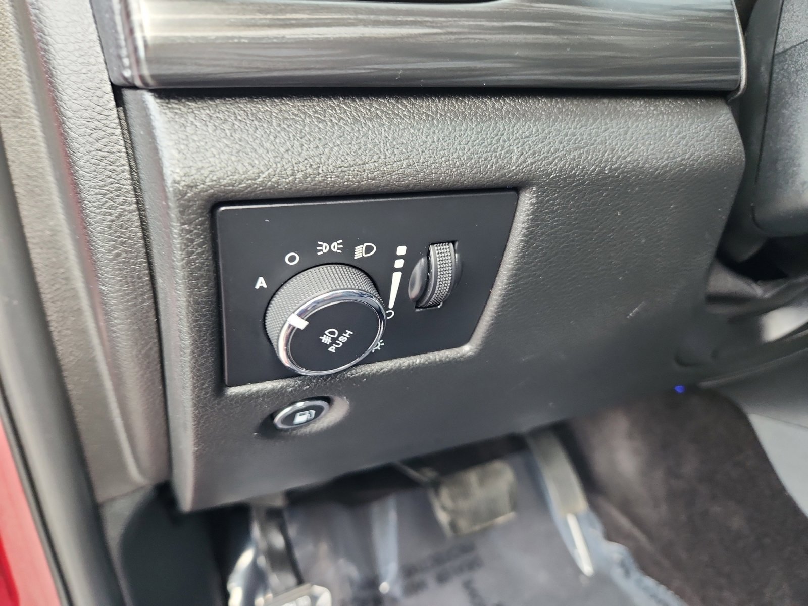 Used 2019 Jeep Grand Cherokee Laredo w/ 18" Wheel & 8.4" Radio Group image 31