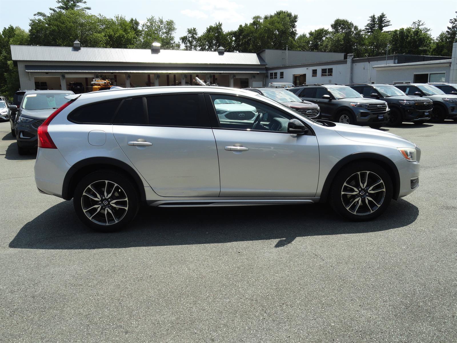 Used 2015 Volvo V60 T5 Cross Country w/ Protection Package AWD/4WD image 8