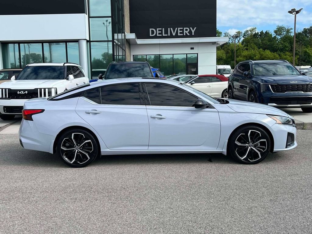 Used 2024 Nissan Altima 2.5 SR w/ SR Premium Package FWD image 25