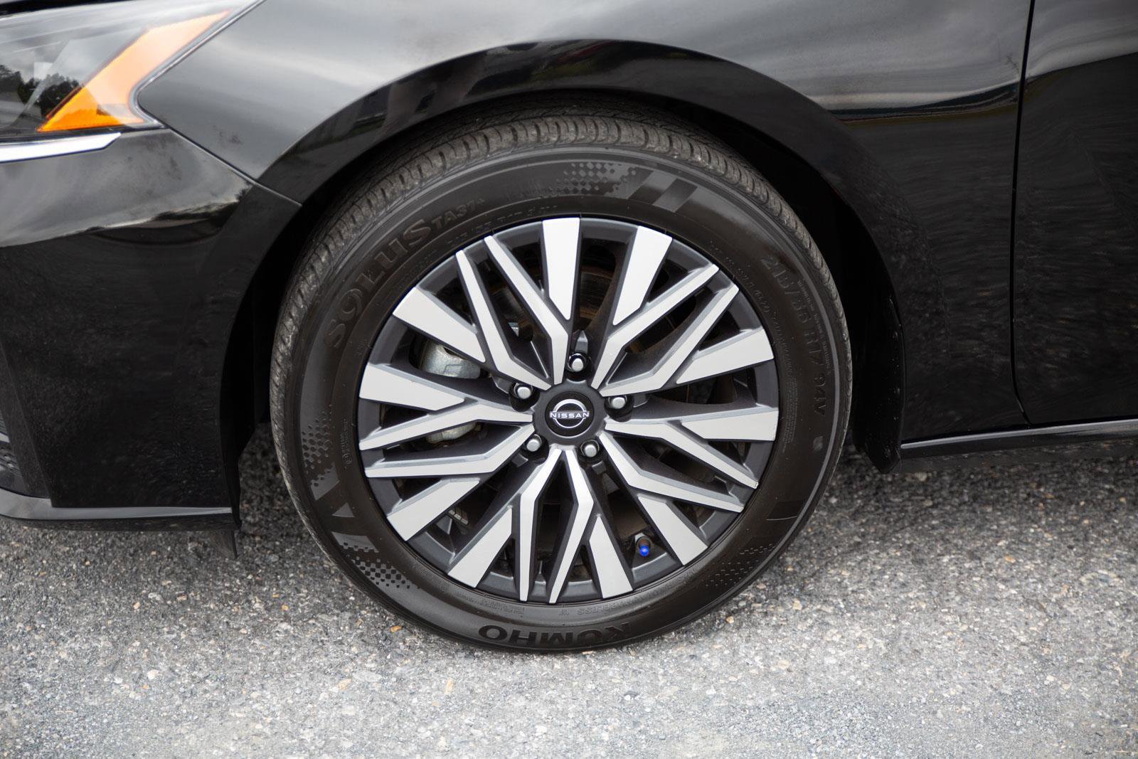 Used 2024 Nissan Altima 2.5 SV image 9