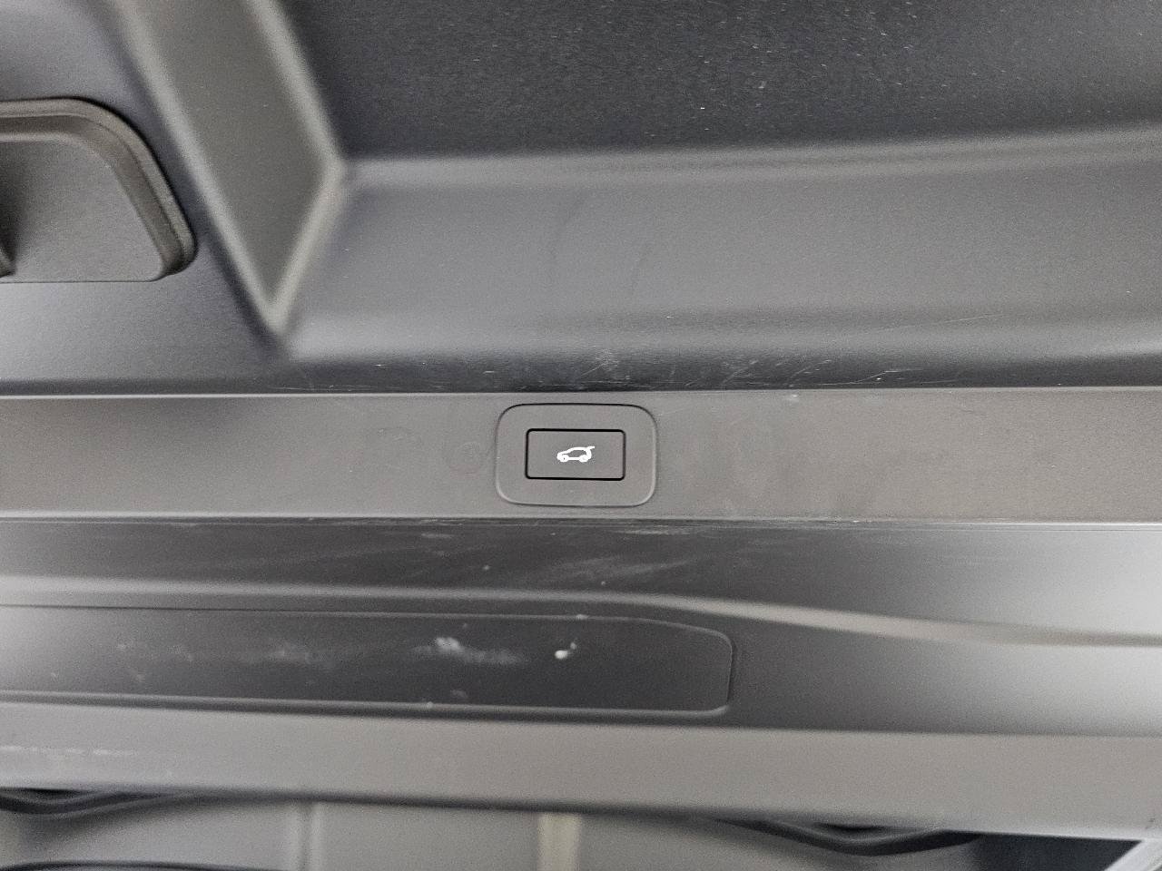 Used 2025 Land Rover Range Rover SE AWD/4WD image 15