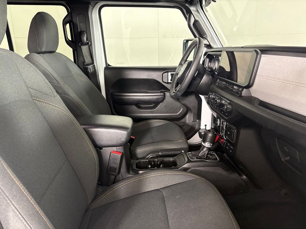 Used 2025 Jeep Wrangler Unlimited Sport AWD/4WD image 14