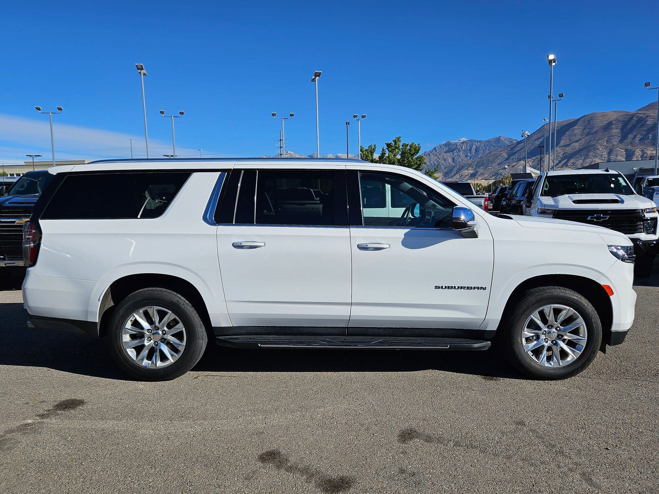Used 2024 Chevrolet Suburban Premier image 2