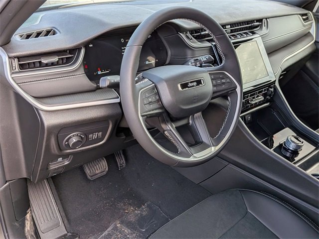 New 2025 Jeep Grand Cherokee Altitude image 11