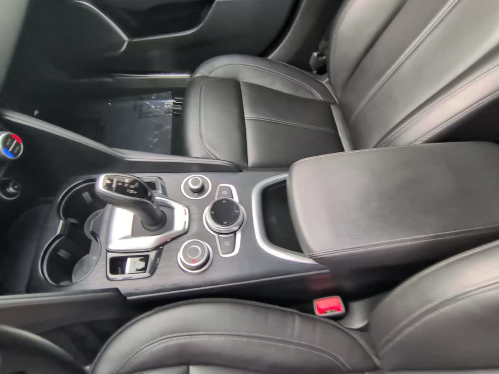 Used 2022 Alfa Romeo Giulia Sprint AWD/4WD image 22