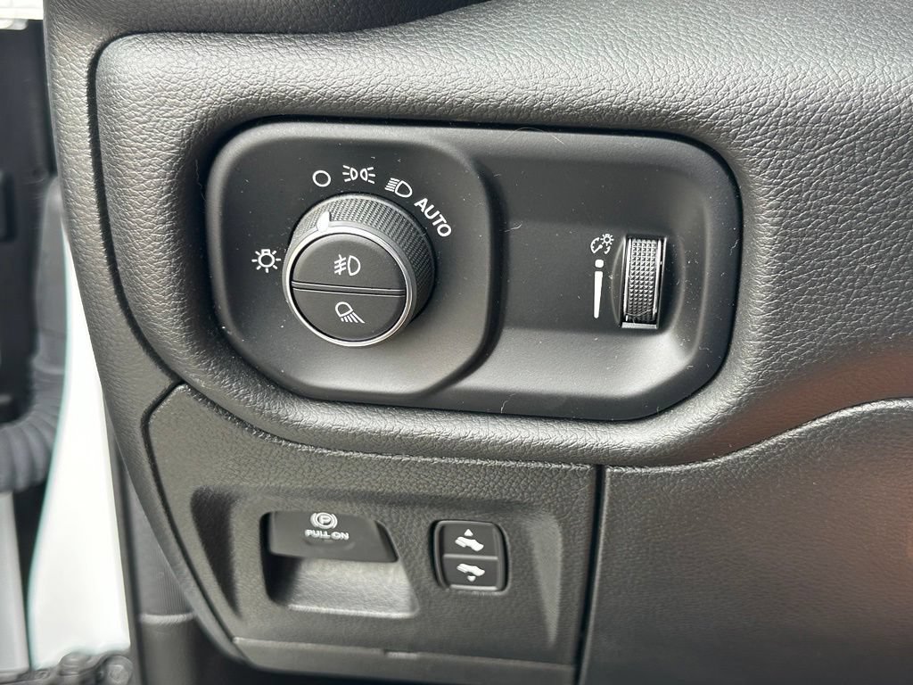 Used 2023 RAM 1500 Big Horn AWD/4WD image 33